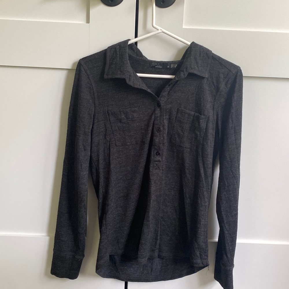 Prana Besha Top in charcoal. Very good condition.
